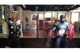 “アメリカン・ヒーローズ・カフェ”が丸の内にオープン　ソーからアイアンマンまで満載 画像